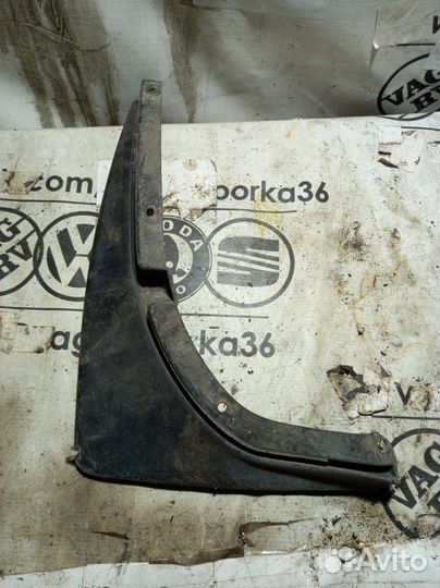 Брызговик задний левый Skoda Octavia A5