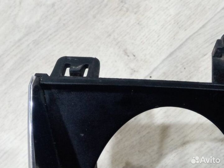 Рамка противотуманной фары левая Lexus Rx350 AL20