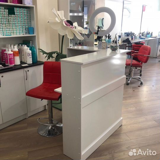 Стойка ресепшн в наличии