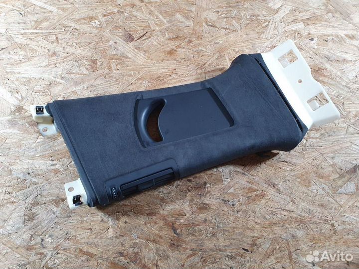 Обшивка центральной стойки правая верхняя Audi A8