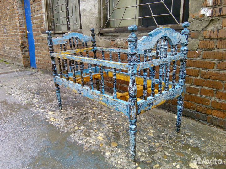 Детская старинная кровать