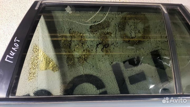 Стекло задней левой двери Honda Pilot (YF1) I