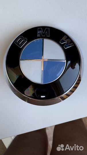 Эмблема bmw на капот м4 и на заднею крышку багажни