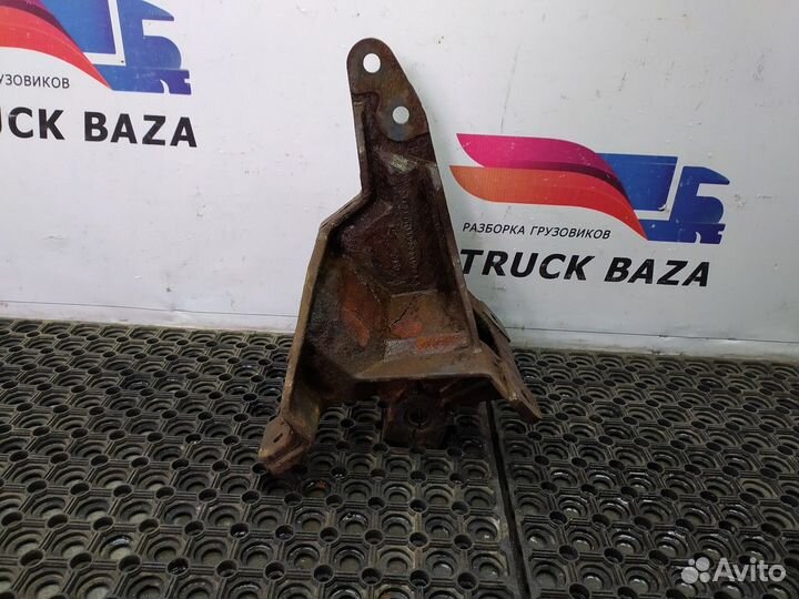 5600201579 Кронштейн рессоры передней L