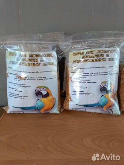 Корм для попугаев, канареек и декоративных птиц