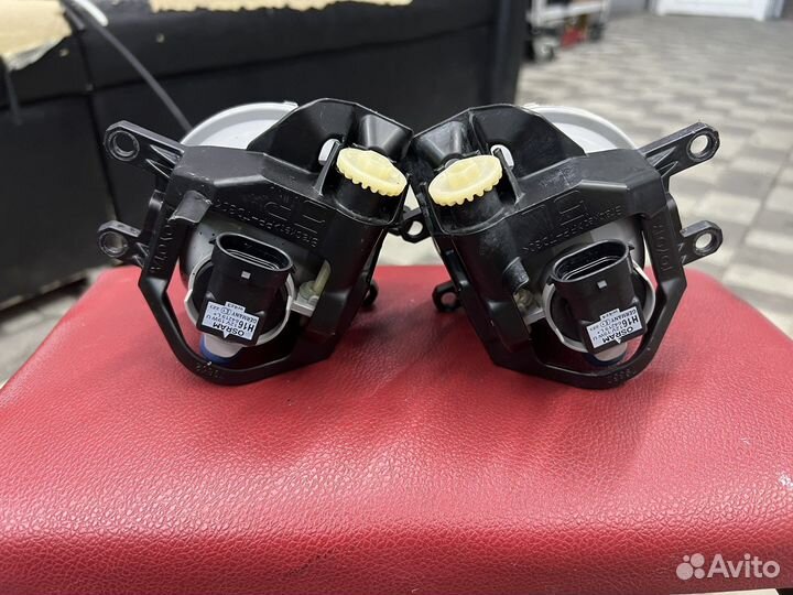 Противотуманки Toyota LC150 Koito