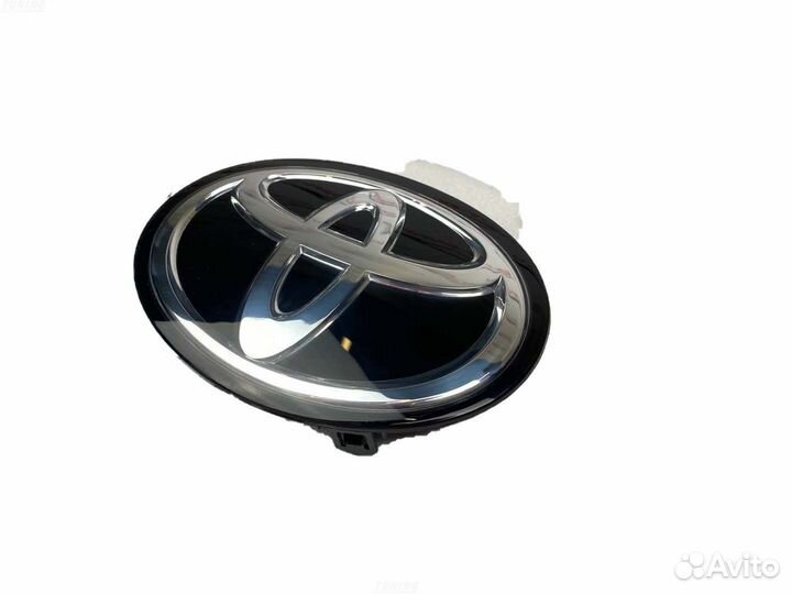 Эмблема в решетку Toyota Camry 40 L4771