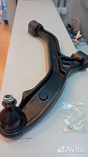 Рычаг передний нижний правый caravan mvarmc06