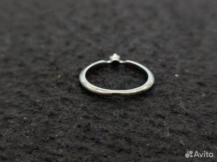 Кольцо серебряное со вставкой размер 17,5