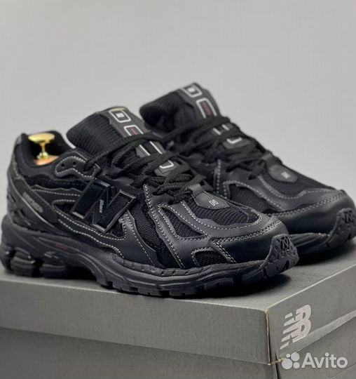 Черные New Balance 1906