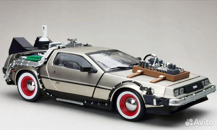 DeLorean DMC-12 Back to the Future 1/18 SunStar