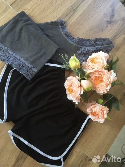 Пакетом женские шорты и майка летние 48