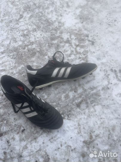 Футбольные бутсы adidas