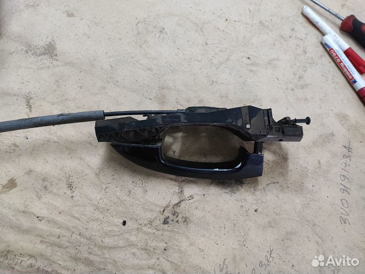 Ручка двери перед левой skoda superb II