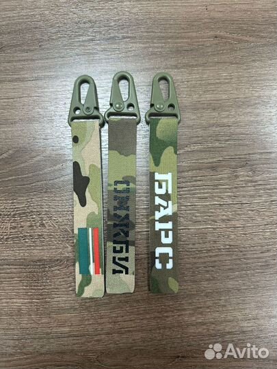 Брелки из мультикама тактическим карабином