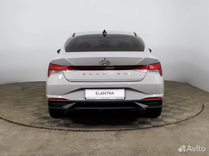 Hyundai Elantra, 2022