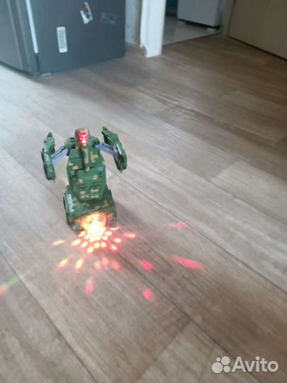 Игрушка танк/робот