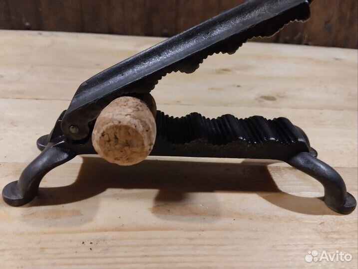 Сжиматель пробок орехоколк СССР