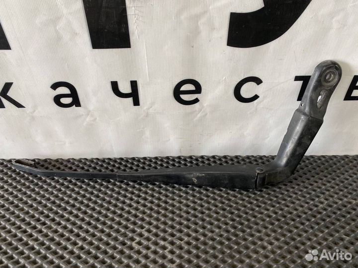 Поводок стеклоочистителя правый Volvo FH4 82485744