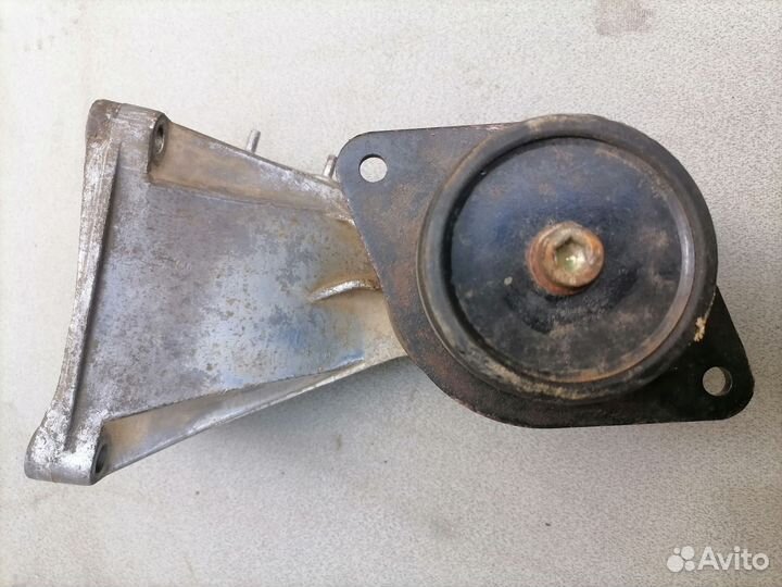 Кронштейн опоры двигателя 2.8 для VW Passat (B4)