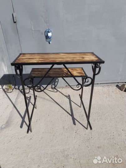 Стол и лавка на кладбище