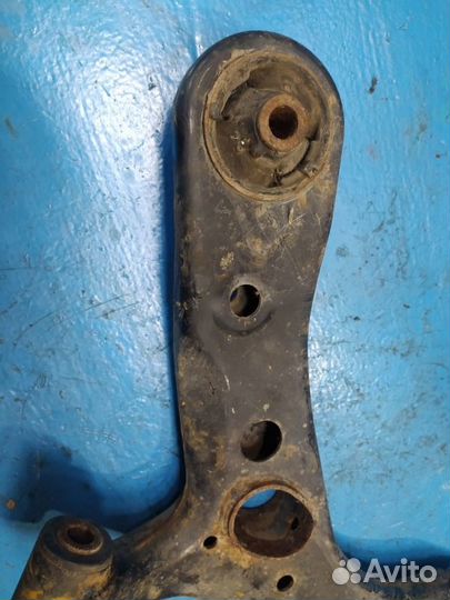 Рычаг подвески передний левый Toyota Rav4 Xa30