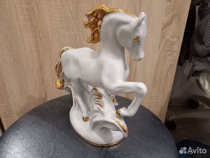 Лошадь златогривая