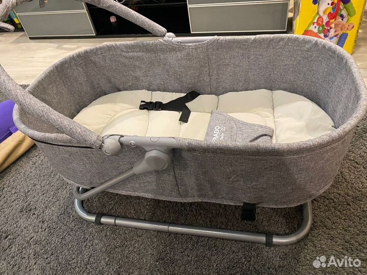 Шезлонг-качалка и кроватка для новорожденных 2 в 1