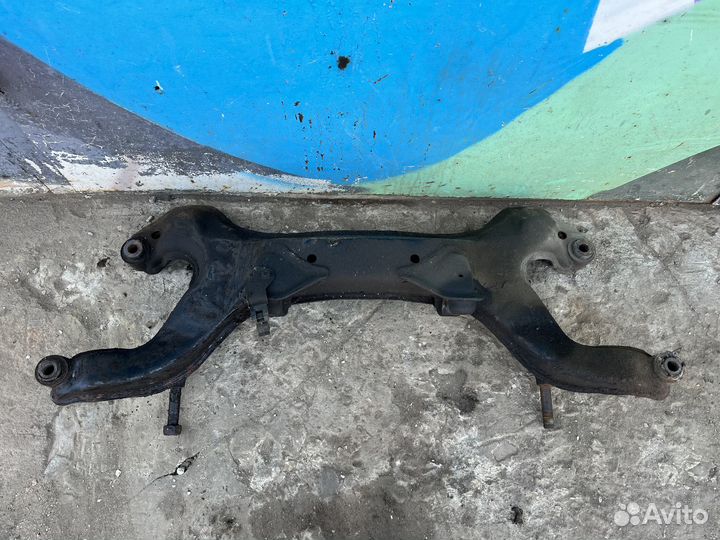 Подрамник Nissan Primera P11