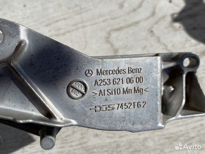 Mercedes Glc-Class Кронштейн передней панели