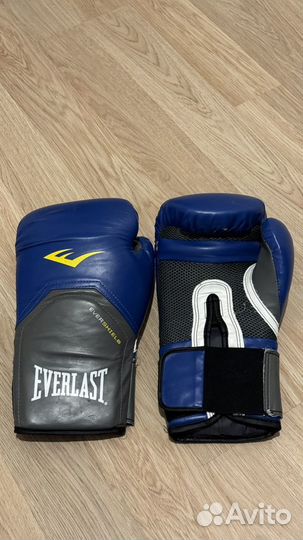 Боксерские перчатки Everlast, 14 унций