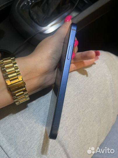 Телефон iPhone 12