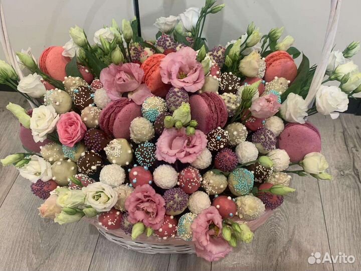 Корзина с клубникой в шоколаде