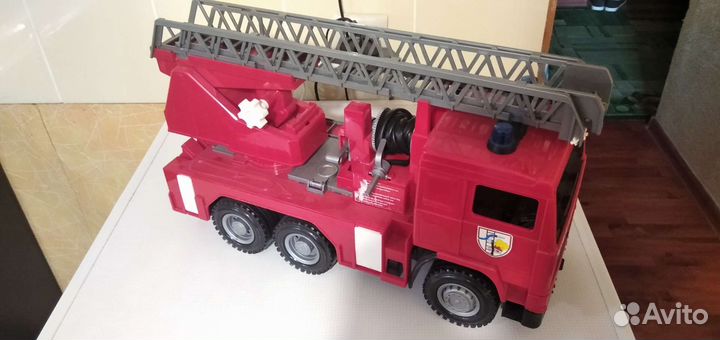 Bruder Пожарная машина volvo