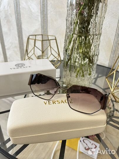 Солнцезащитные очки женские брендовые