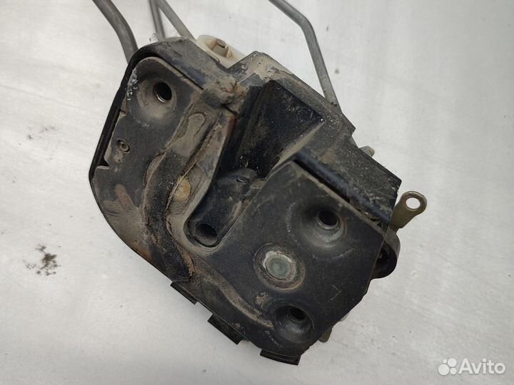 Замок двери передний левый mazda familia BJ