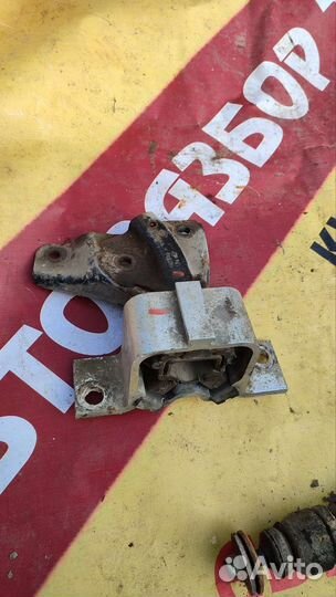 Подушка двигателя Рено Логан