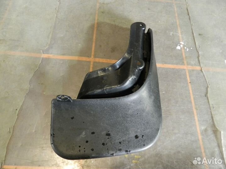 Брызговик задний правый -Volkswagen Golf