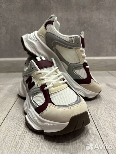 Кроссовки женские new balance