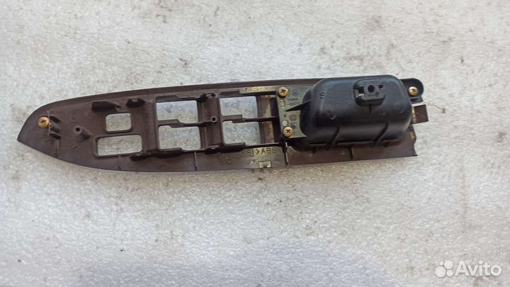 Накладка блока стеклоподъёмника Toyota Mark 2 gx90