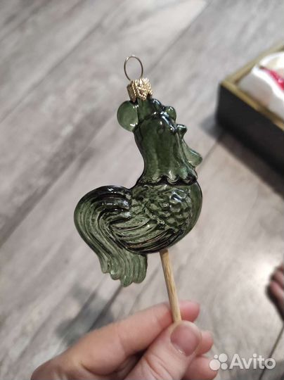 Елочная игрушка петушок на палочке стекло irena