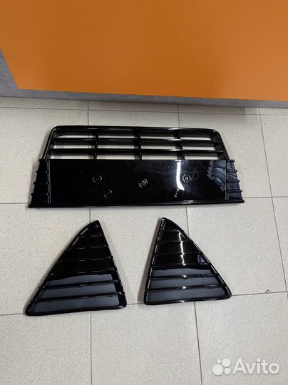Решетки в бампер на Форд Фокус 3 (глянец)
