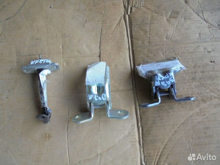 Петля двери левой зад и ограничитель Hyundai Creta