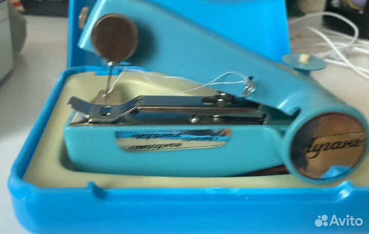 Портативная швейная машинка