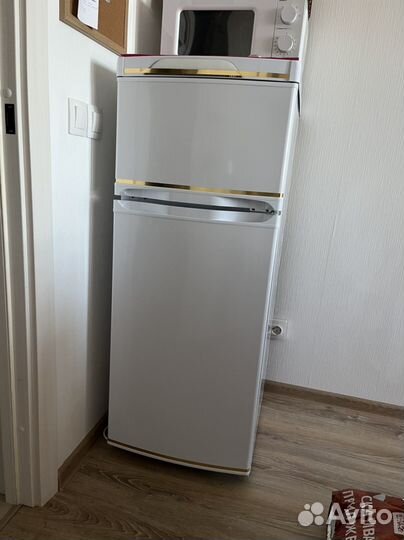 Холодильник новый с морозильником Саратов 264