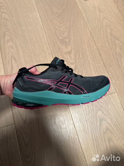 Новые кроссовки Asics goretex на 37, 24 см