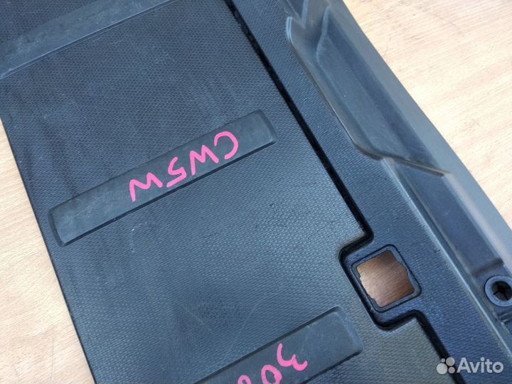 Накладка замка багажника Mitsubishi Outlander XL