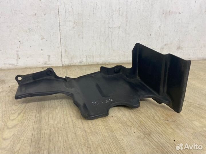 Дефлектор радиатора правый Mitsubishi Pajero Sport