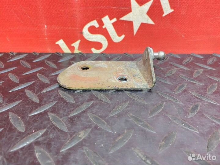 Кронштейн капота правый Daf XF105