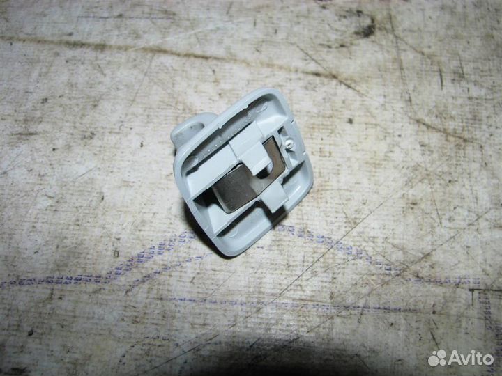 Кронштейн солнцезащитного козырька VW Tiguan 2007